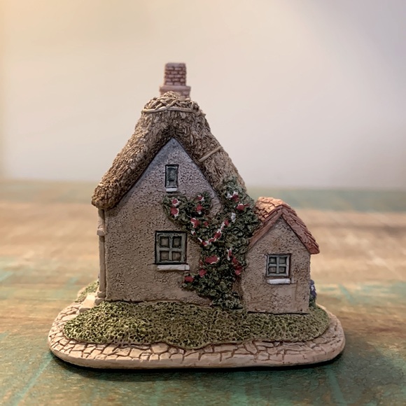 Lilliput Lane Figure The Spinney - Picture 2 of 6